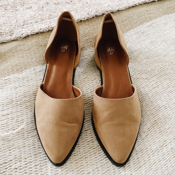 Urban Outfitters Shoes - Pointed Tan Flats